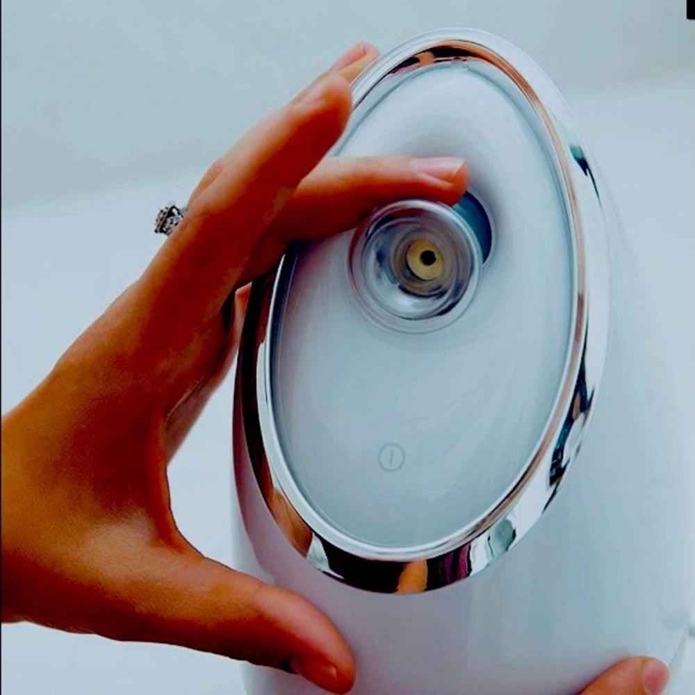 Microderm GLO At Home FACIAL Steamer! Must have!